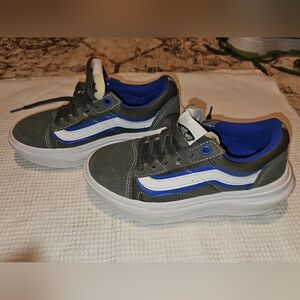Vans Old Skool Overt CC shoes in grey and blue.